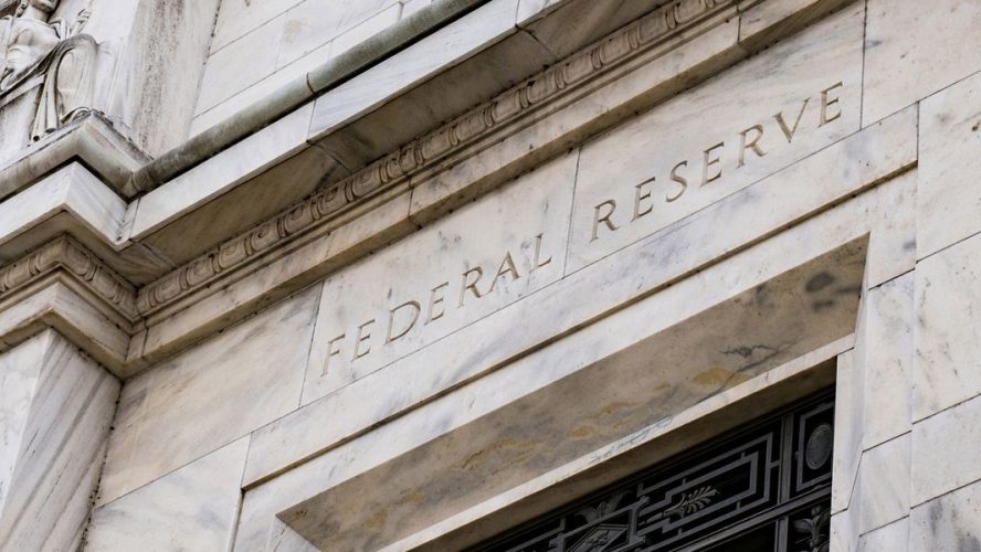 مجلس الاحتياطي الفيدرالي لم يقدم أي وعود جديدة ... والبيتكوين ينخفض