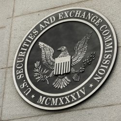 إليزابيث وارين تمنح لجنة الأوراق المالية والبورصات (SEC) حتى 28 يوليو لمعرفة دورها فى تنظيم العملات المشفره